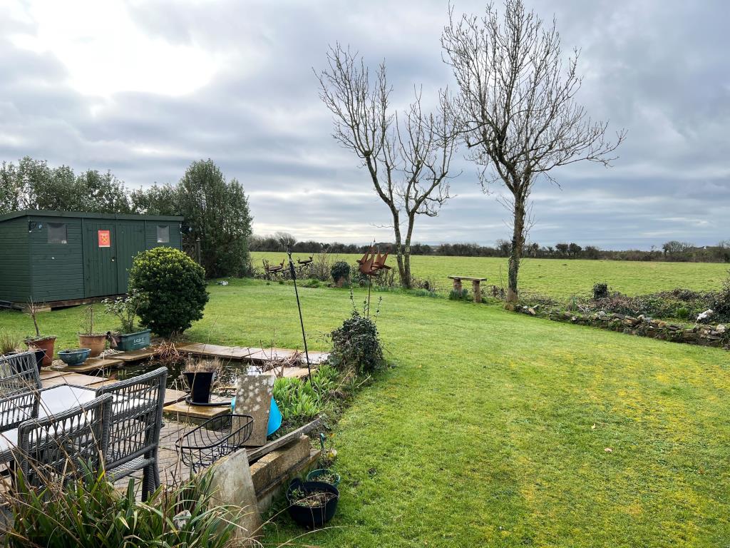 Lot: 49 - DETACHED BUNGALOW ENJOYING SEA AND COUNTRYSIDE VIEWS - 